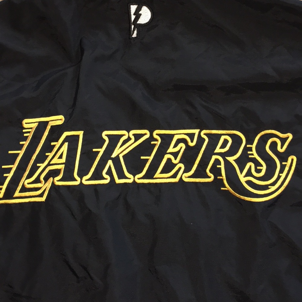 Los Angeles Lakers Pro Player Windbreaker - Picture 6 of 7